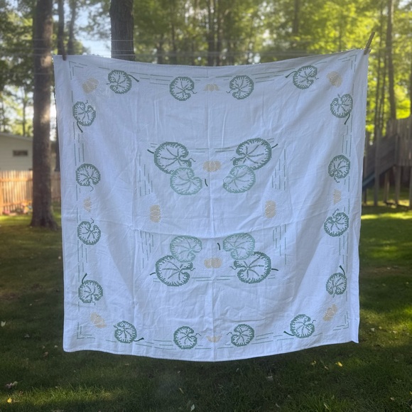 Vintage Hand Stitches Linen Tablecloth White Green Leaves Floral Tan Botanical - Picture 1 of 7